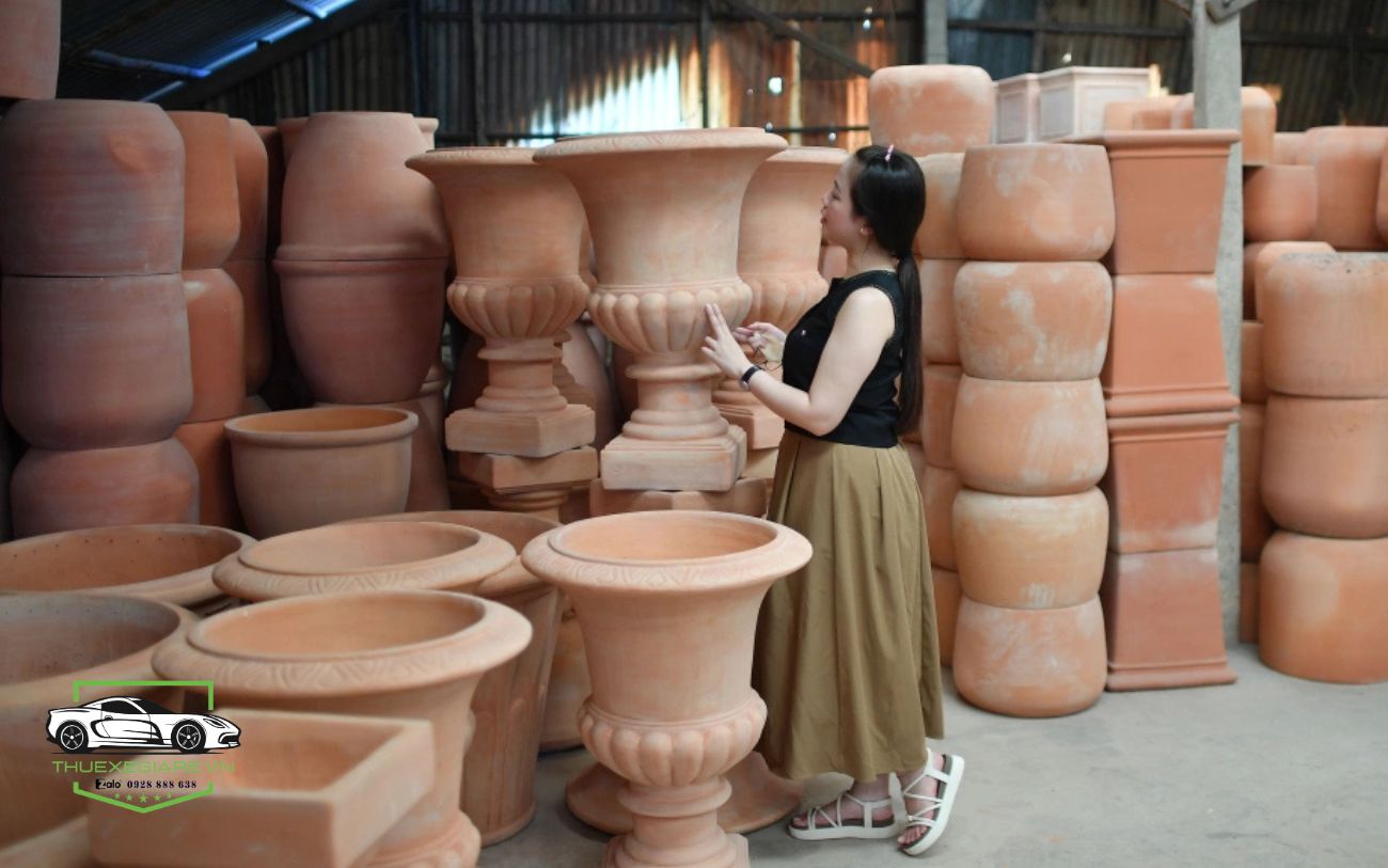 làng gốm đỏ Mang Thít, check in Vĩnh Long, địa điểm sống ảo miền Tây, du lịch Vĩnh Long, làng gốm Mang Thít ở đâu, kinh nghiệm đi Mang Thít, địa điểm chụp ảnh miền Tây, du lịch miền Tây sông nước, thuê xe đi Vĩnh Long, thuê xe du lịch miền Tây, thuê 